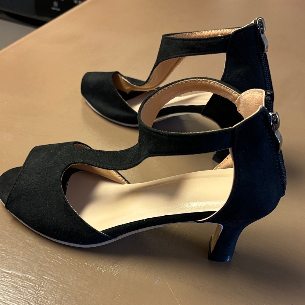 Source Unknown Black Open-Toe Heels